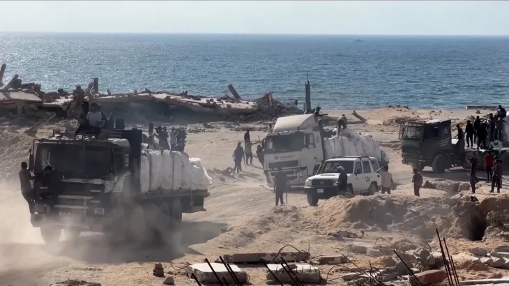 تصاعد الغضب الدولي ضد آلية المساعدات الأميركية الإسرائيلية ومصائد الموت بغزة